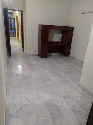 Master Bedroom in 2 BHK Builder Floor at Chittaranjan Park – for Rent