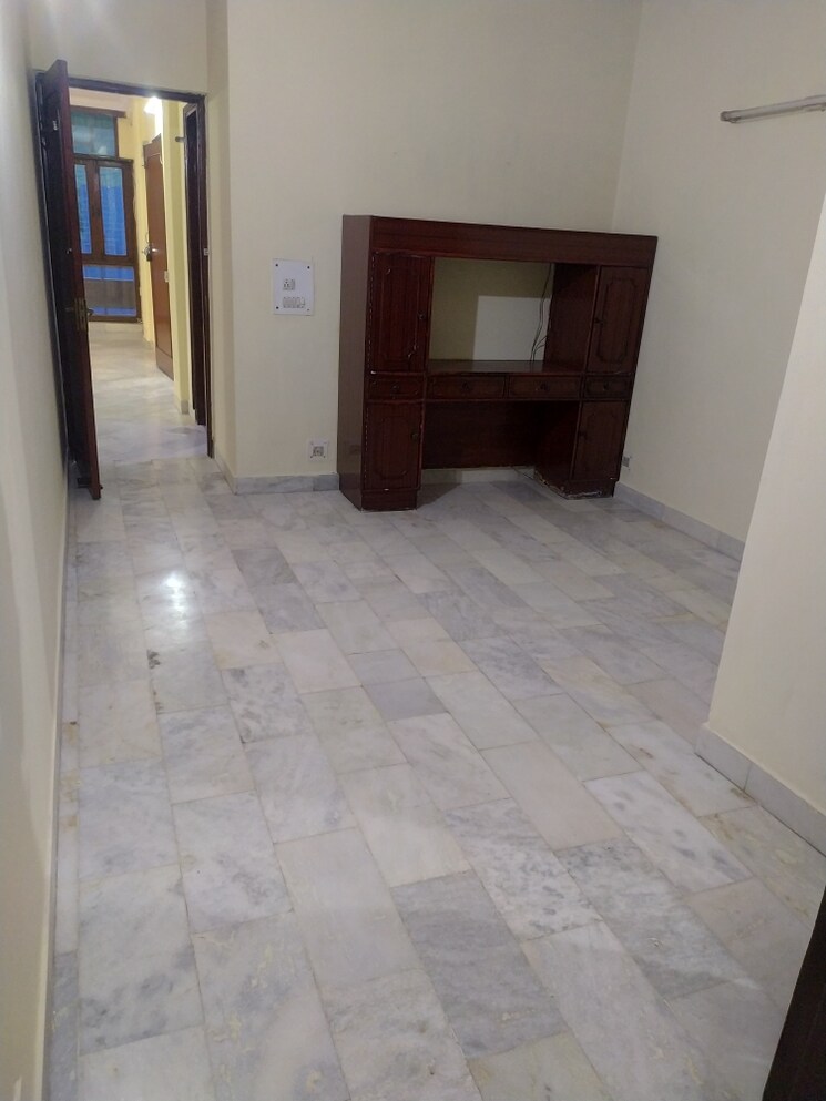 Master Bedroom, chittaranjan park 2 Bedroom 1300 Sq.Ft. Builder Floor In Chittaranjan Park Delhi 9411971