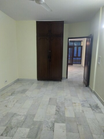 Master Bedroom in 2 BHK Builder Floor at Chittaranjan Park – for Rent