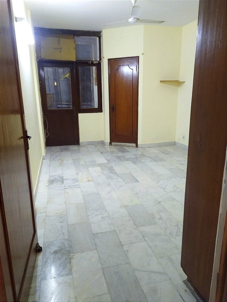 Master Bedroom, chittaranjan park 2 Bedroom 1300 Sq.Ft. Builder Floor In Chittaranjan Park Delhi 9411971