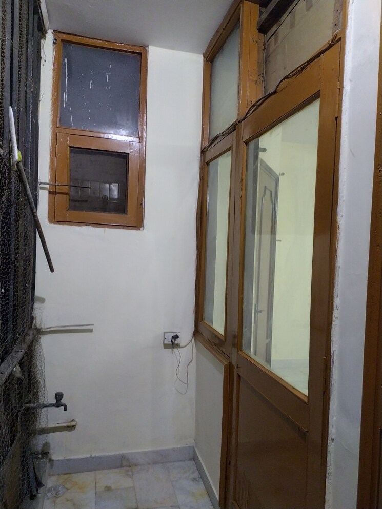 Balcony, chittaranjan park 2 Bedroom 1300 Sq.Ft. Builder Floor In Chittaranjan Park Delhi 9411971