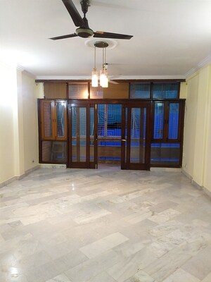 2 BHK Builder Floor For Rent in Chittaranjan Park