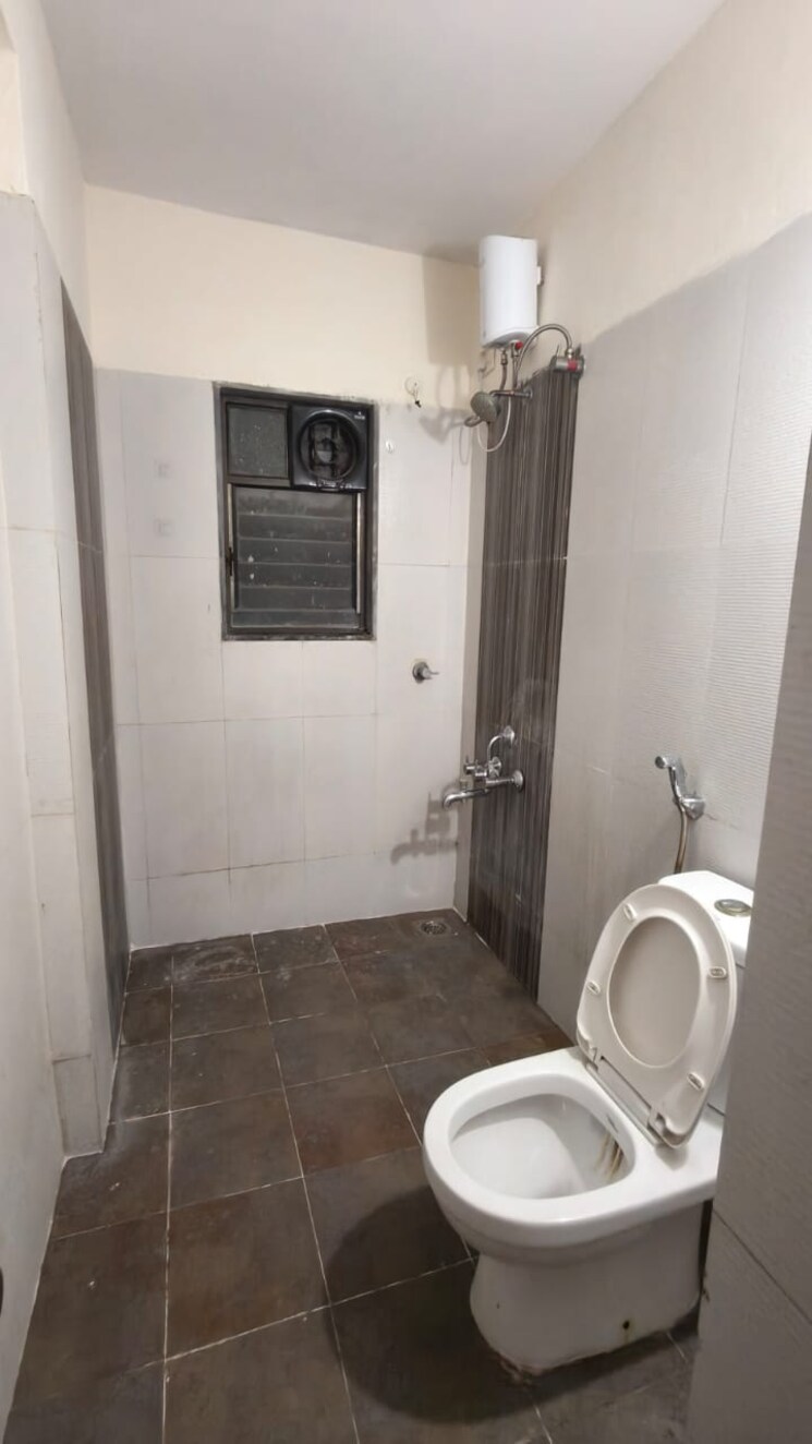 Attached Bathroom, kohinoor-shangrila 3 Bedroom 1000 Sq.Ft. Apartment In Pimpri Pune 9411984