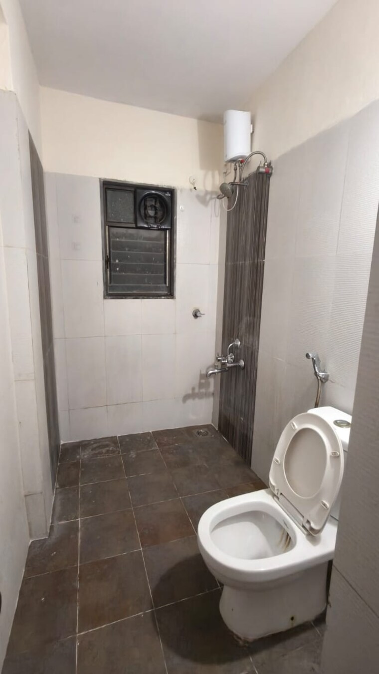 Attached Bathroom, kohinoor-shangrila 3 Bedroom 1000 Sq.Ft. Apartment In Pimpri Pune 9411984