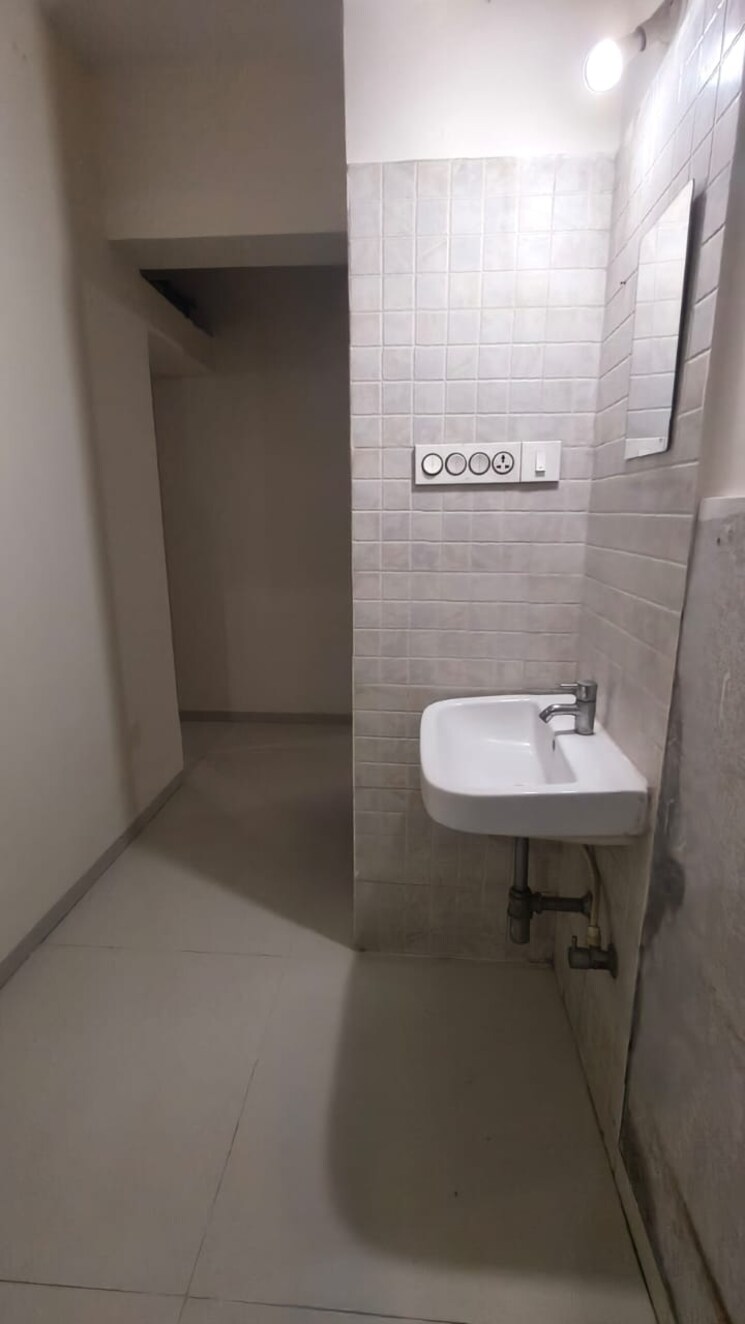 Bathroom, kohinoor-shangrila 3 Bedroom 1000 Sq.Ft. Apartment In Pimpri Pune 9411984