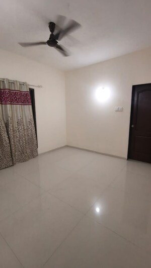 Room in 3 BHK Apartment at Kohinoor Shangrila, Pimpri – for Rent