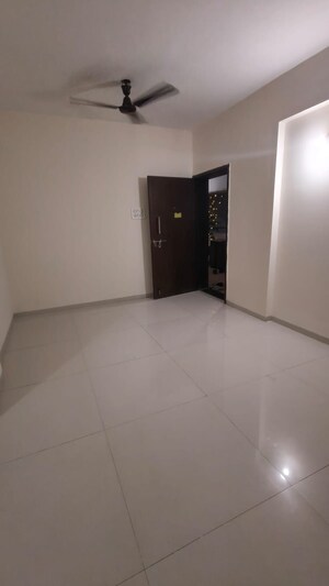 Room in 3 BHK Apartment at Kohinoor Shangrila, Pimpri – for Rent