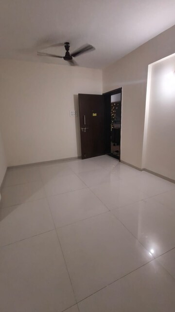 Room in 3 BHK Apartment at Kohinoor Shangrila, Pimpri – for Rent