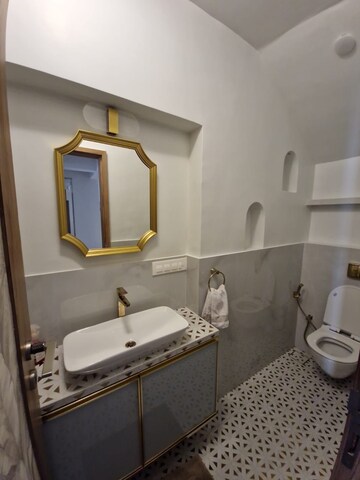 Master Bedroom in 4 BHK Villa at Sea Princess Apartment, Juhu – for Sale