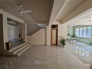 Parking in 4 BHK Villa at Sea Princess Apartment, Juhu – for Sale