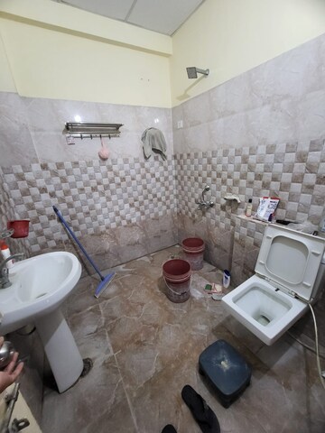 Bathroom in 3.5 BHK Apartment at Aliganj Plaza, Aliganj – for Rent