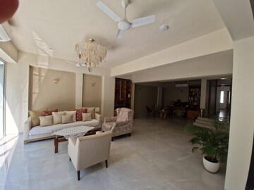 Team Area in 6 BHK Villa at Jupiter Apartments Lokhandwala Complex, Lokhandwala Complex – for Sale