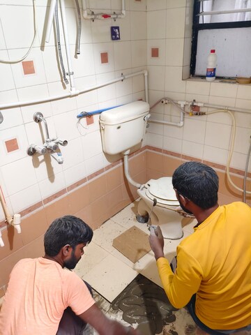 Team Area in 2 BHK Apartment at Kailash CHS, Kothrud – for Rent