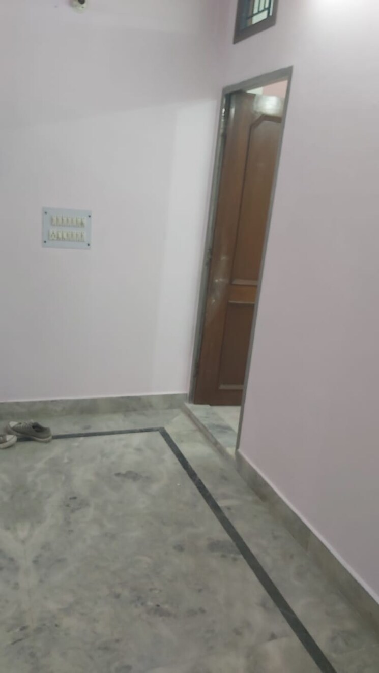 Room, mayur vihar 1.5 Bedroom 450 Sq.Ft. Builder Floor In Mayur Vihar Delhi 9412082