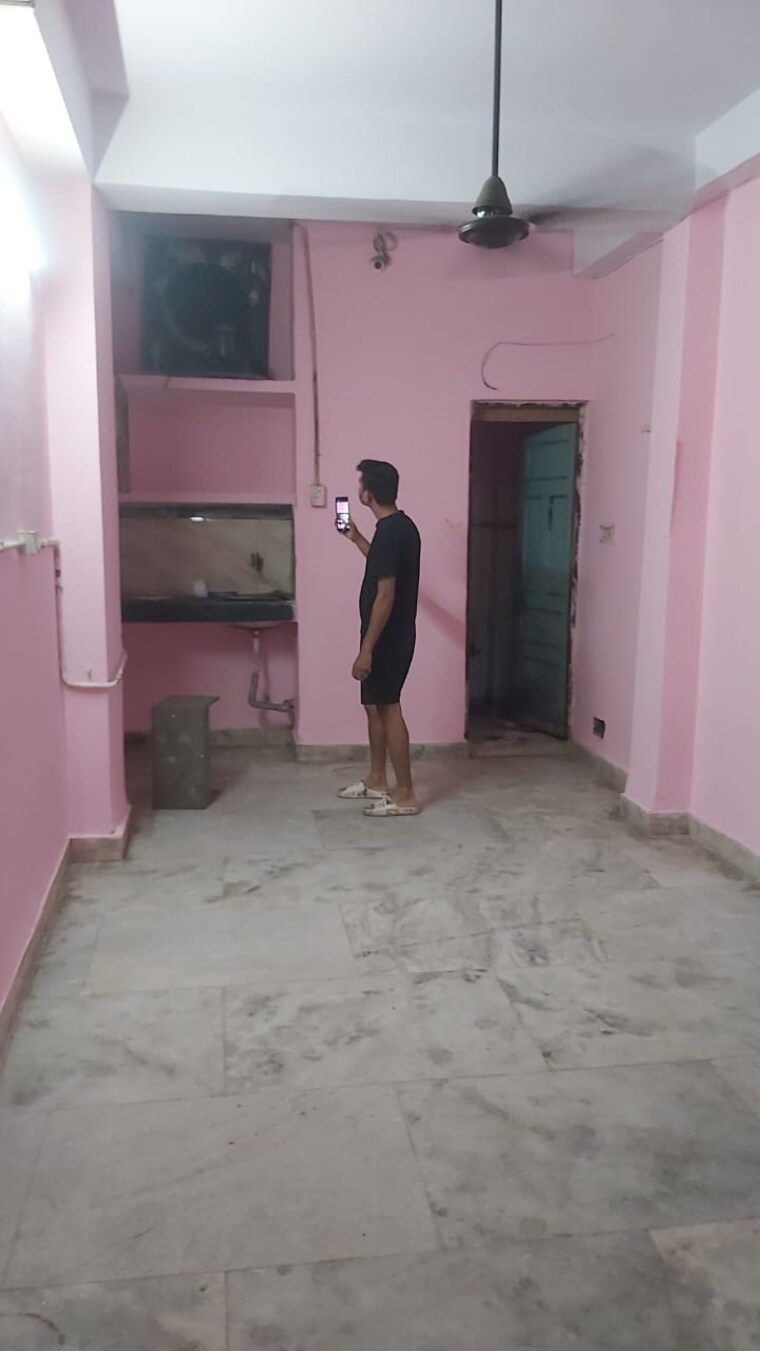 Room, mayur vihar 1 RK 300 Sq.Ft. Builder Floor In Mayur Vihar Delhi 9412089