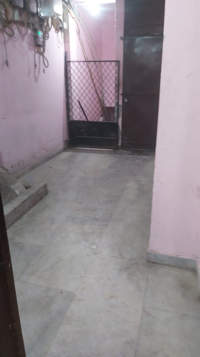 Room, mayur vihar 1 RK 300 Sq.Ft. Builder Floor In Mayur Vihar Delhi 9412089