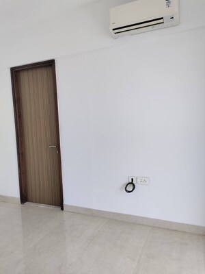 Room in 3 BHK Apartment at Lodha Venezia, Parel – for Rent