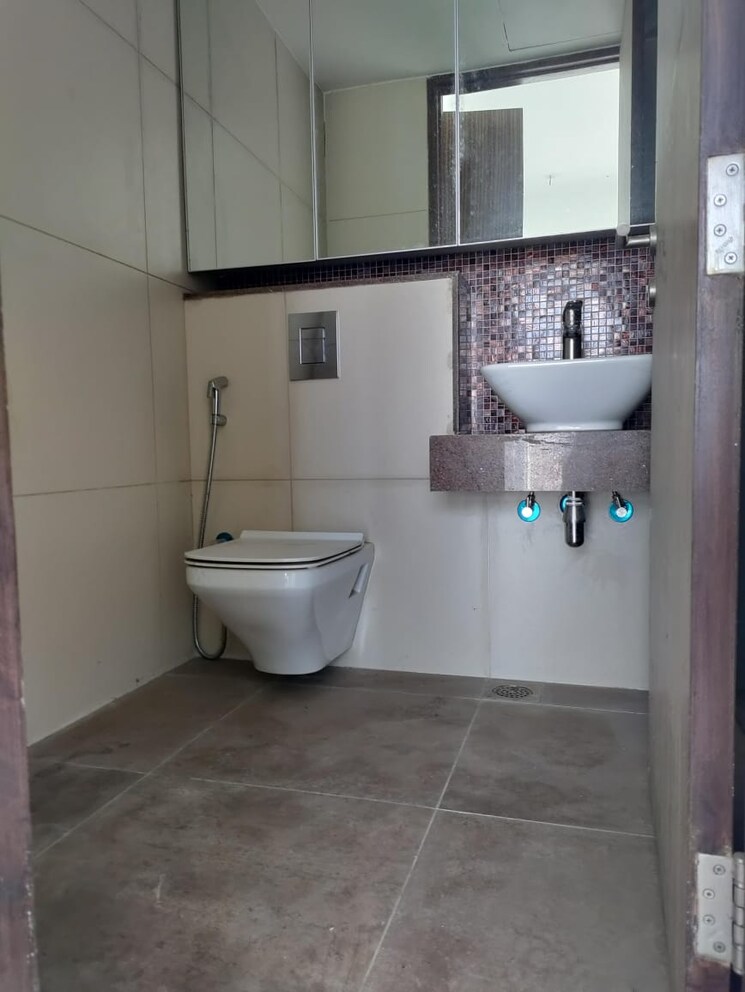 Bathroom, lodha-venezia 3 Bedroom 1213 Sq.Ft. Apartment In Parel Mumbai 9412156
