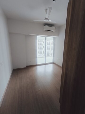 Room in 4 BHK Apartment at Godrej Woods, Sector 43 – for Rent