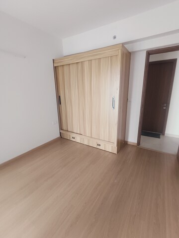 Room in 4 BHK Apartment at Godrej Woods, Sector 43 – for Rent