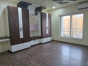 Room in 2 BHK Apartment at Panchshil Satellite Towers, Koregaon Park – for Rent