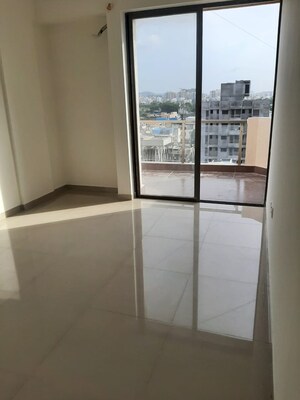 Room in 2 BHK Apartment at Gulmohar Goldcoast, Kharadi – for Rent