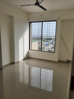 Room in 2 BHK Apartment at Gulmohar Goldcoast, Kharadi – for Rent