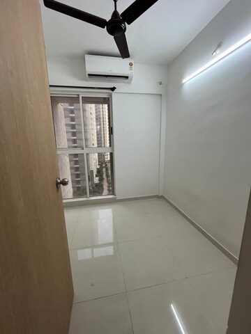 Room in 2.5 BHK Apartment at Lodha Palava Codename Epic, Dombivli East – for Rent