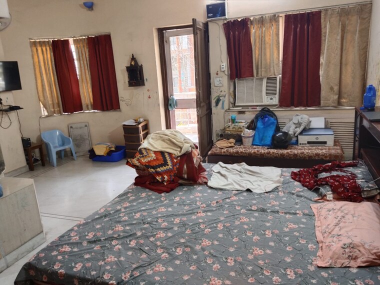 Living Room, sector 56 6+ Bedroom 250 Sq.Mt. Independent House In Sector 56 Noida 9412218