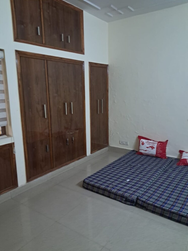 Bedroom, sector 12 5 Bedroom 171 Sq.Mt. Independent House In Sector 12 Noida 9412223