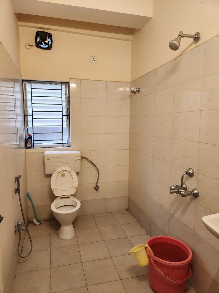 Bathroom, ganeshguri 3 Bedroom 1350 Sq.Ft. Apartment In Ganeshguri Guwahati 9412244