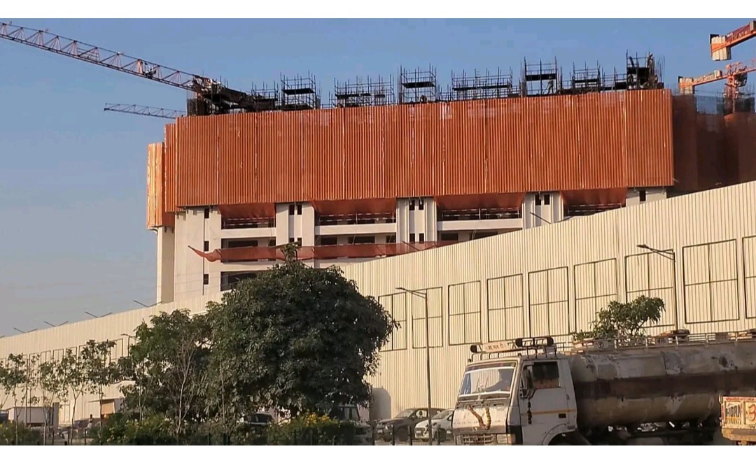 4 BHK + Servant Room Apartment For Sale in DLF The Arbour