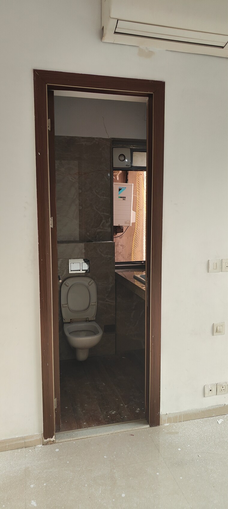 Bathroom, kalpataru-sunrise-grande 3 Bedroom 1300 Sq.Ft. Apartment In Kolshet Road Thane 9412254