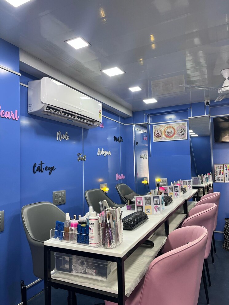 Team Area, mint-magna-apartment Commercial Shop 400 Sq.Ft. In Parel Mumbai 9412255