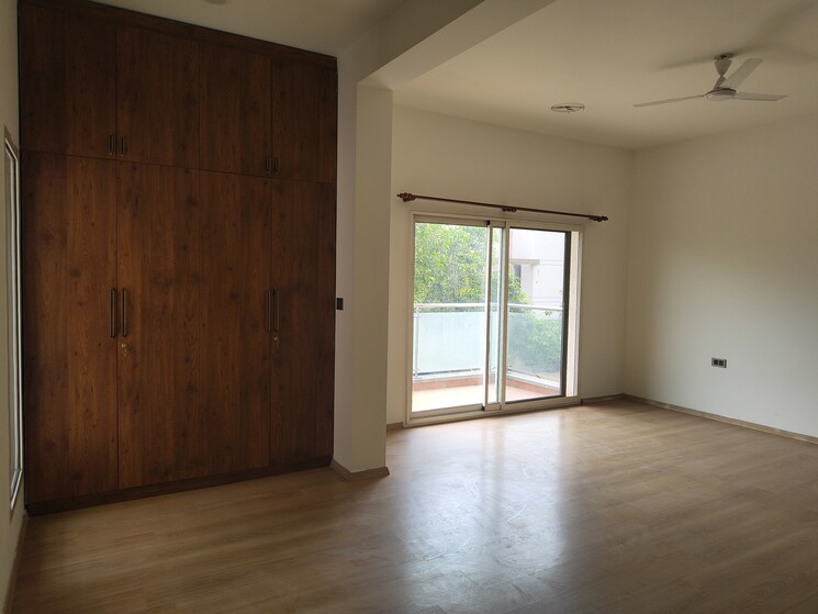 Master Bedroom, sobha-international-city-phase-1 5 Bedroom 5000 Sq.Ft. Villa In Sector 109 Gurgaon 9412275