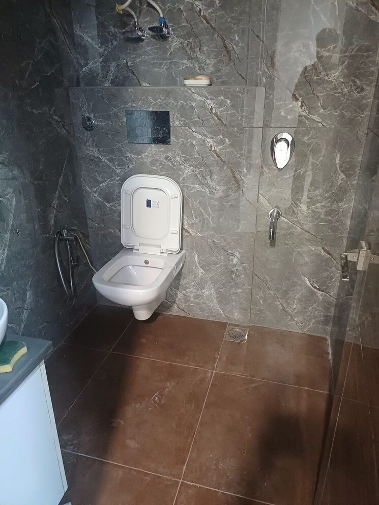 Bathroom, jahaz-apartments 2 Bedroom 1000 Sq.Ft. Apartment In Paschim Vihar Delhi 9412279