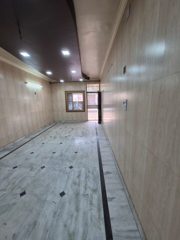 Room in 2.5 BHK Apartment at Adarsh Apartments CGHS Ltd, Paschim Vihar – for Rent