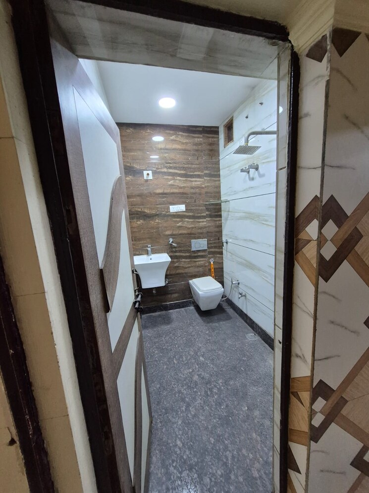 undefined, adarsh-apartments-cghs-ltd 2.5 Bedroom 1150 Sq.Ft. Apartment In Paschim Vihar Delhi 9412285