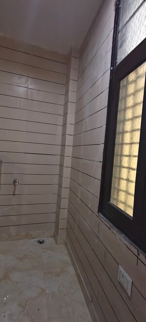 Bathroom in 1 BHK Builder Floor at Mayur Vihar Phase 1 – for Rent