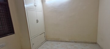Room in 1 BHK Builder Floor at Mayur Vihar Phase 1 – for Rent