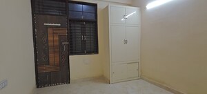 Room in 1 BHK Builder Floor at Mayur Vihar Phase 1 – for Rent