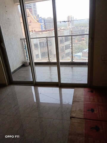 Room in 2 BHK Apartment at JP Decks, Goregaon East – for Rent