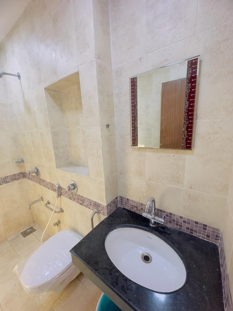 Bathroom, lake-home 3 Bedroom 1188 Sq.Ft. Apartment In Powai Mumbai 9412340