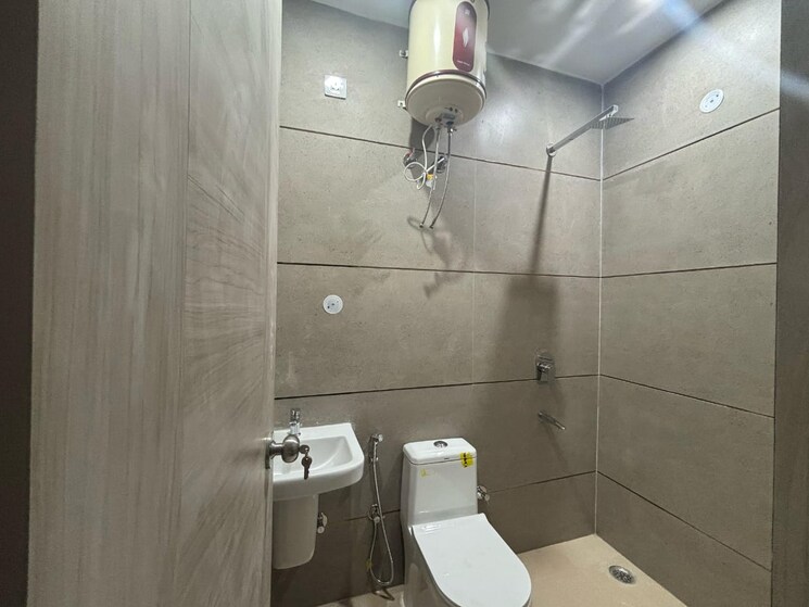 Bathroom, sahastradhara road 4 Bedroom 1450 Sq.Ft. Builder Floor In Sahastradhara Road Dehradun 9412342