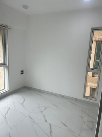 Room in 2 BHK Apartment at Nahar Amaryllis Towers and Plaza, Chandivali – for Rent