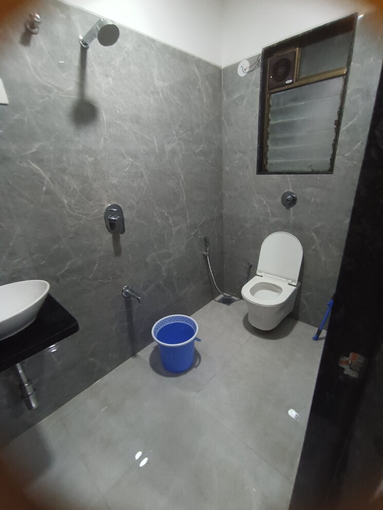 Bathroom, monarch-prathmesh-chs 1 Bedroom 422 Sq.Ft. Apartment In Malad West Mumbai 9412358