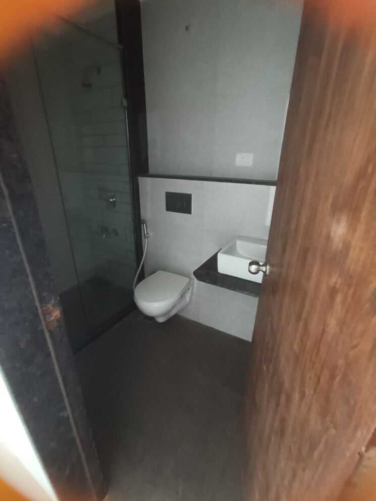 Bathroom, monarch-prathmesh-chs 1 Bedroom 422 Sq.Ft. Apartment In Malad West Mumbai 9412358
