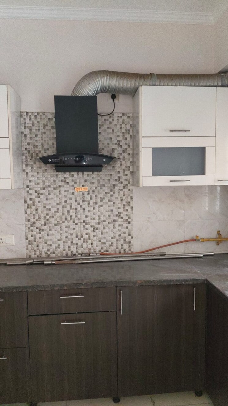 Kitchen, vvip-homes 2.5 Bedroom 1230 Sq.Ft. Apartment In Gaur City 2 Greater Noida 9412357