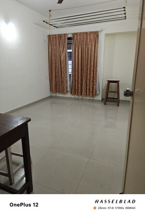 Room in 3 BHK Apartment at Karve Nagar – for Rent