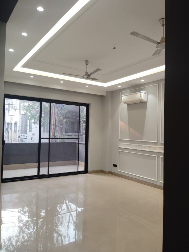Room, vasant vihar 4 Bedroom 2400 Sq.Ft. Builder Floor In Vasant Vihar Delhi 9412384